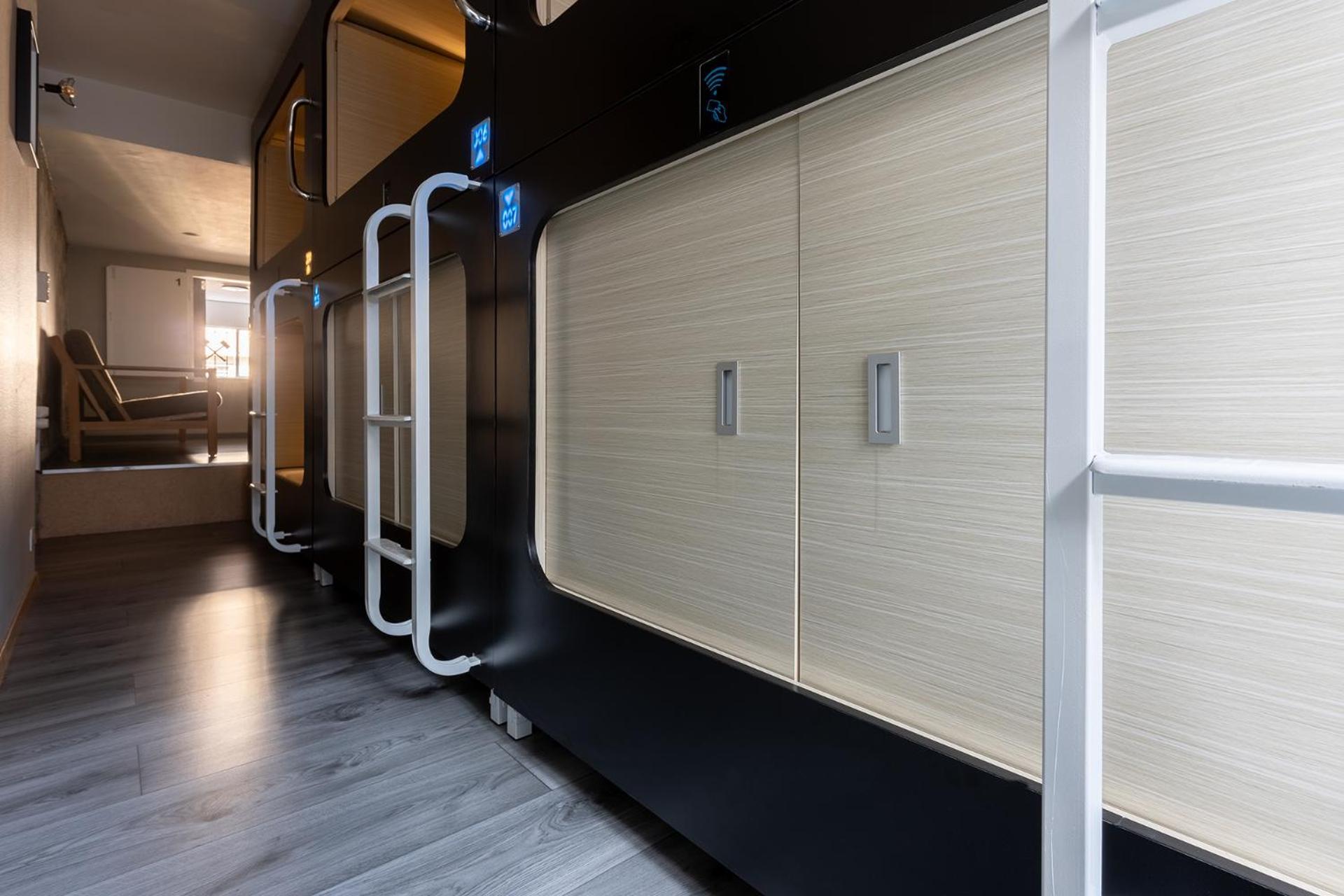 Mue Cubes - Capsule Hotel Basel Bagian luar foto
