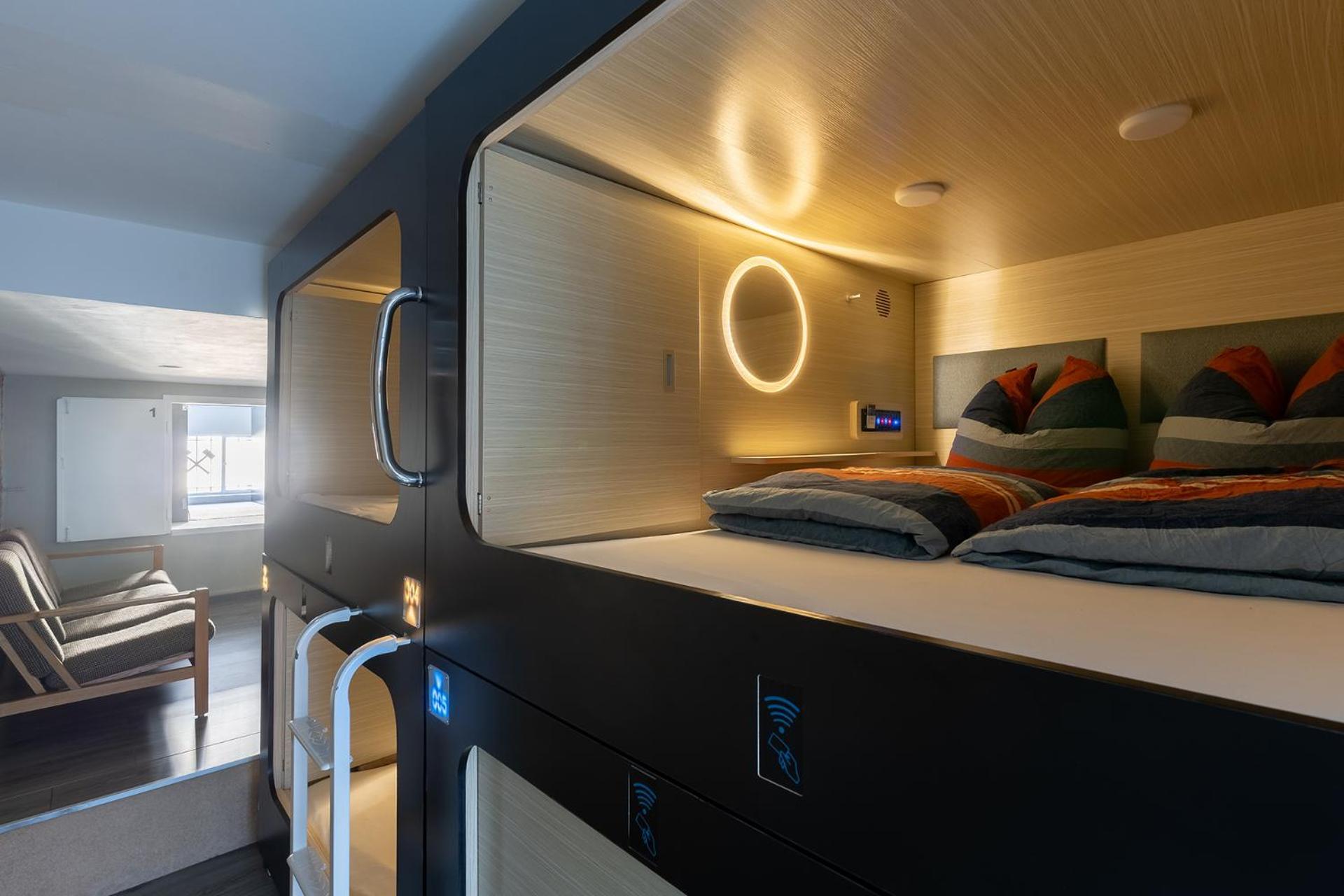 Mue Cubes - Capsule Hotel Basel Bagian luar foto