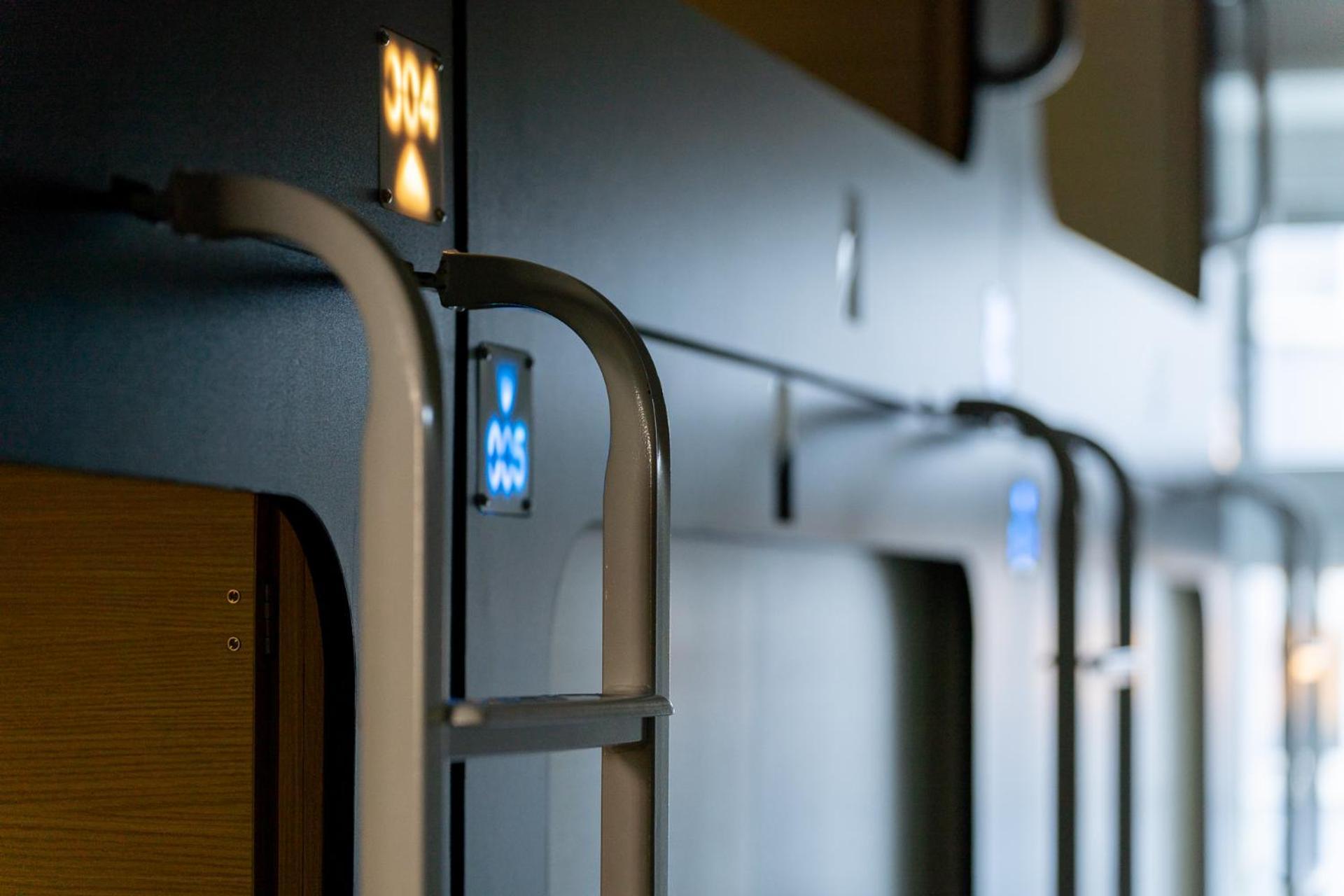 Mue Cubes - Capsule Hotel Basel Bagian luar foto