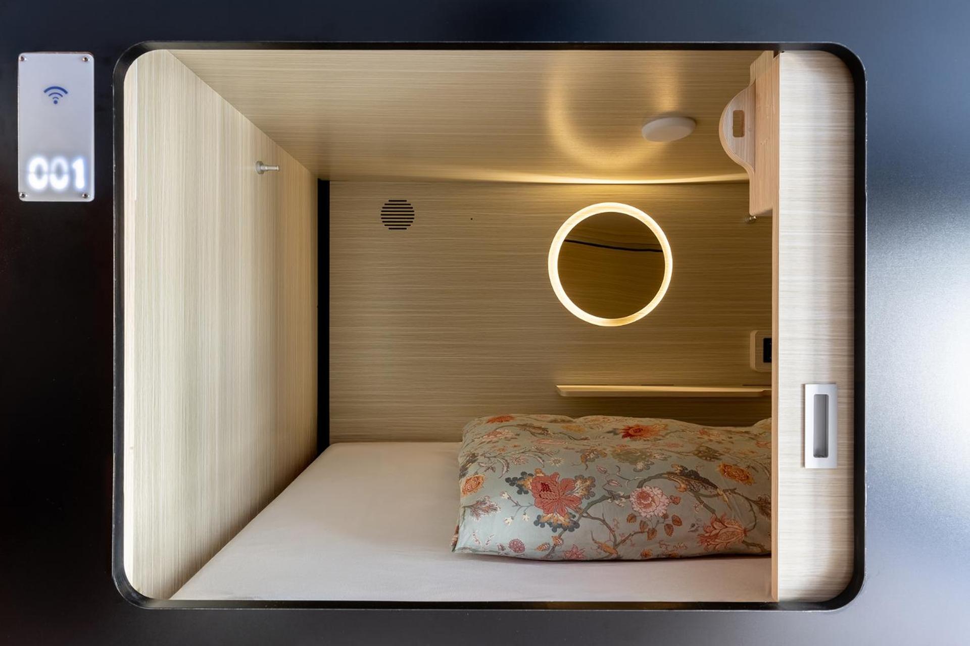 Mue Cubes - Capsule Hotel Basel Bagian luar foto