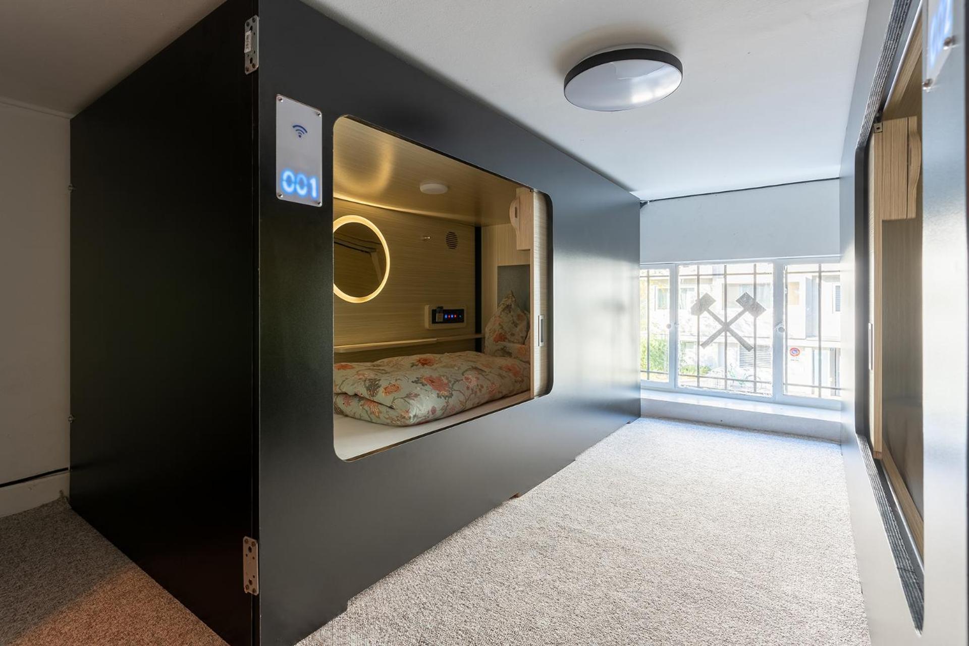 Mue Cubes - Capsule Hotel Basel Bagian luar foto