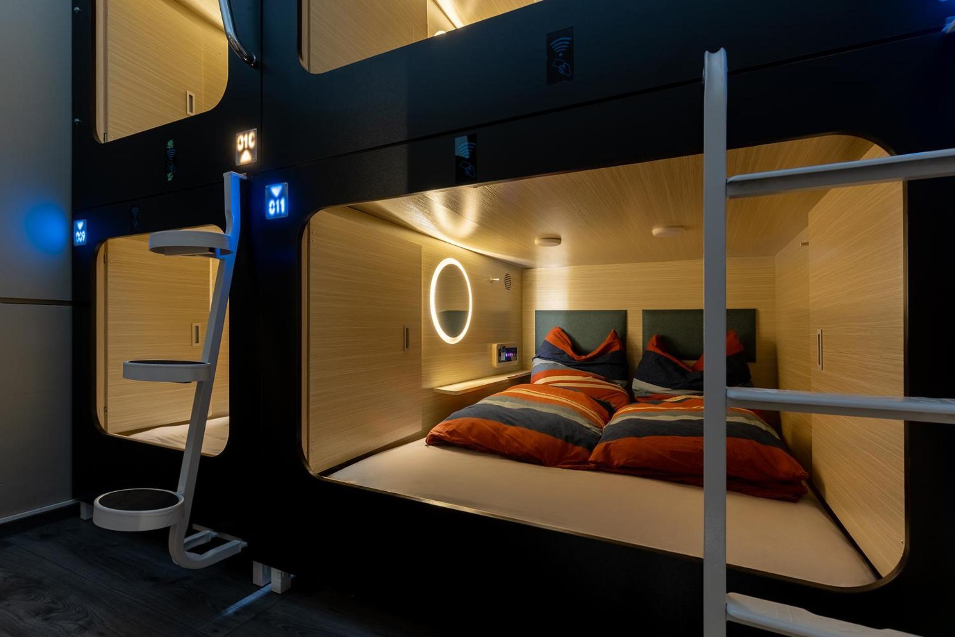 Mue Cubes - Capsule Hotel Basel Bagian luar foto