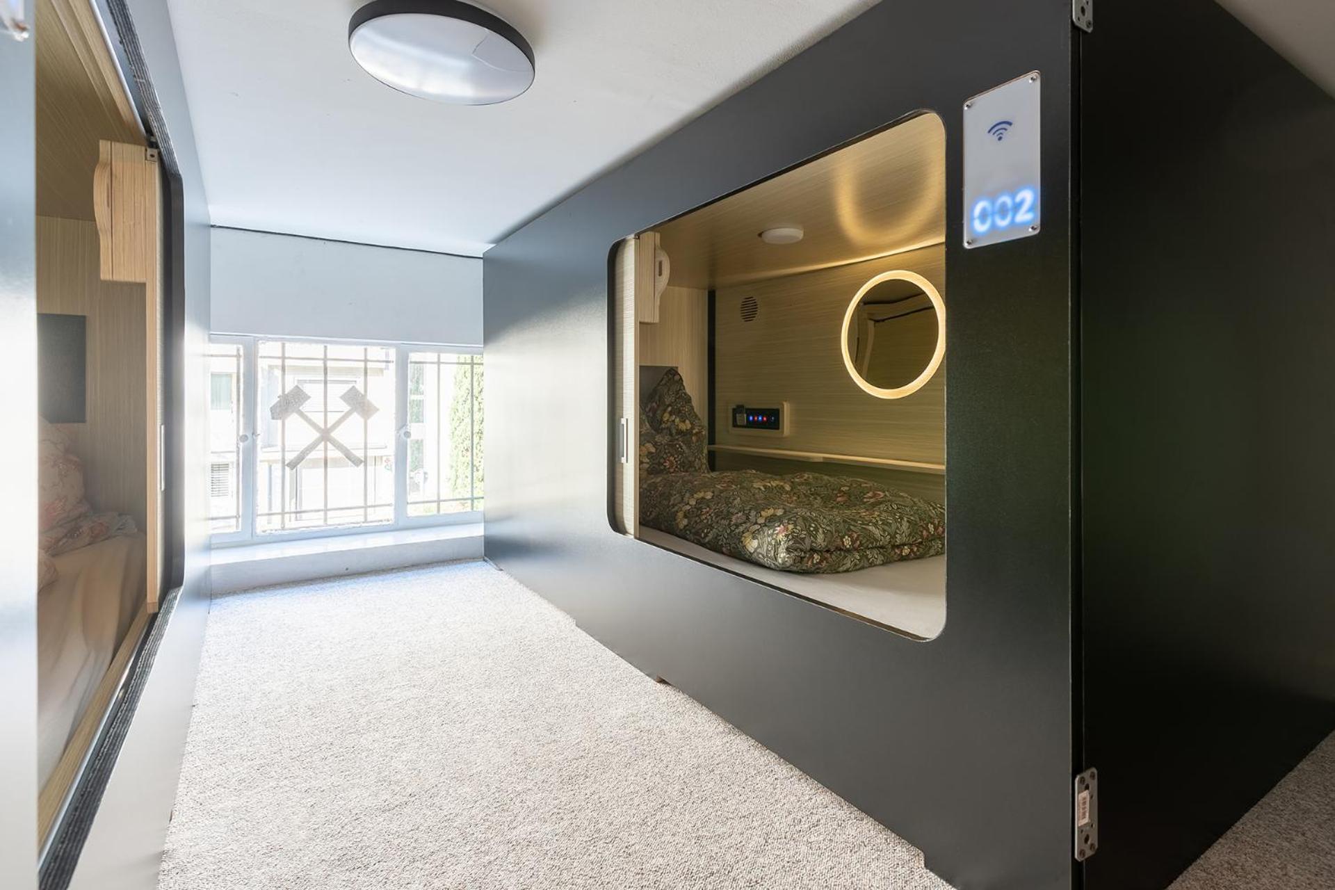 Mue Cubes - Capsule Hotel Basel Bagian luar foto