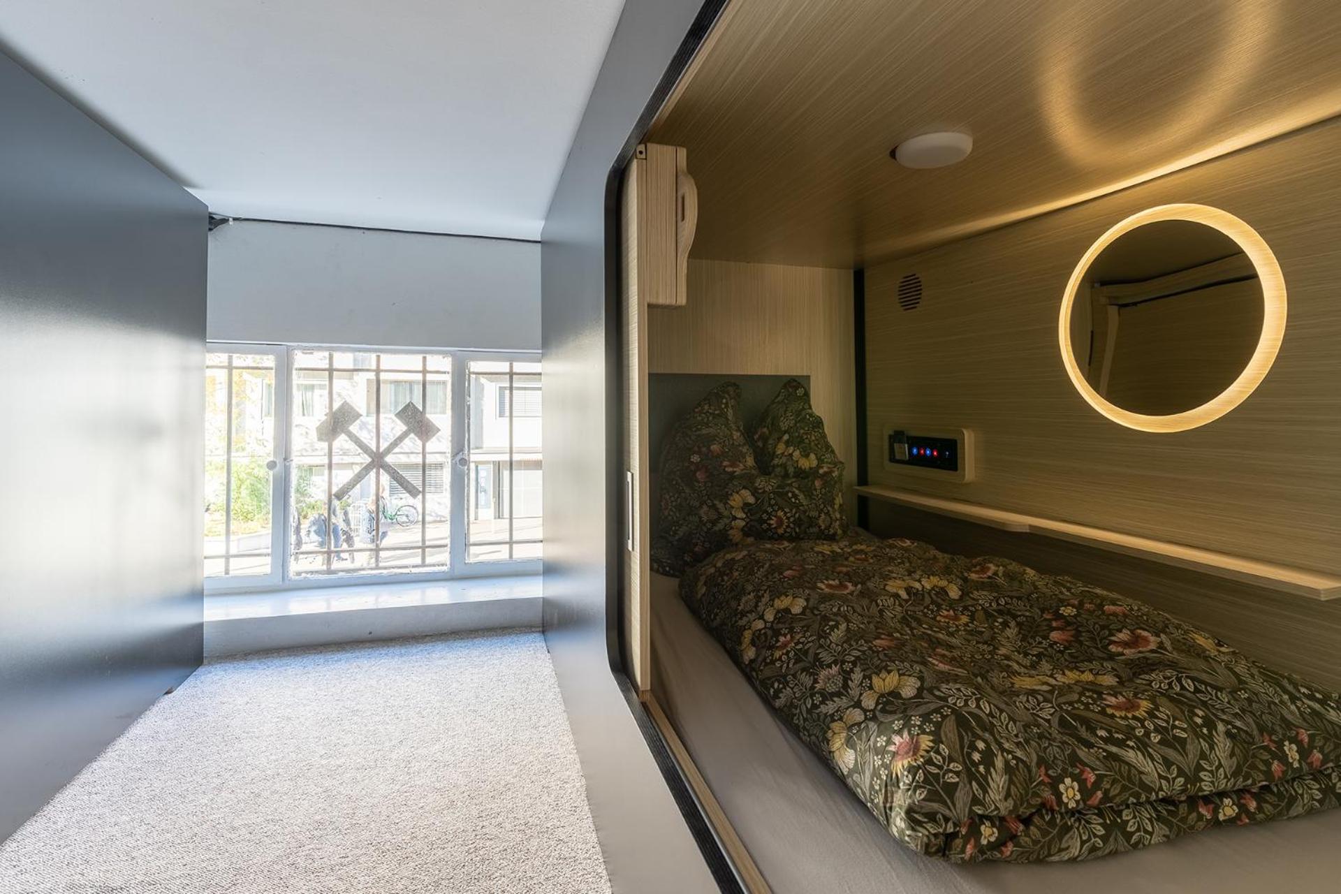 Mue Cubes - Capsule Hotel Basel Bagian luar foto