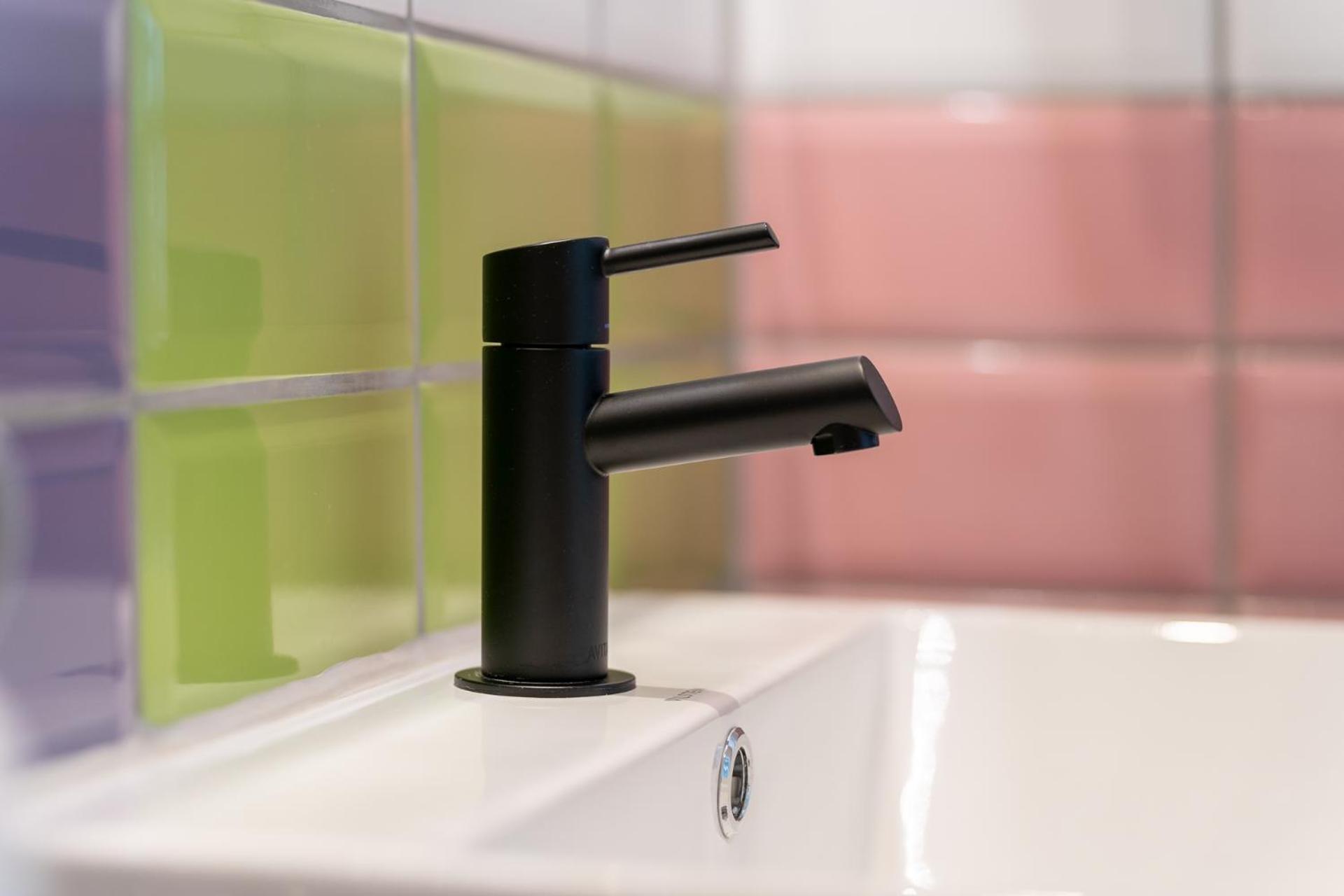 Mue Cubes - Capsule Hotel Basel Bagian luar foto