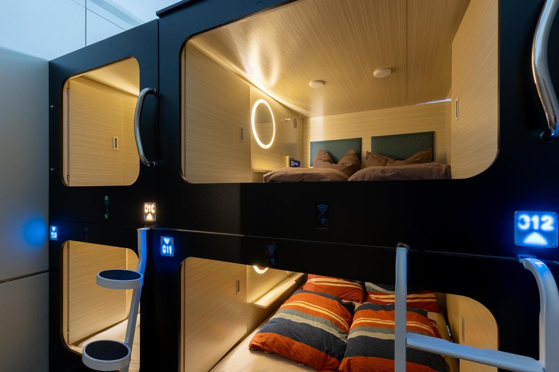 Mue Cubes - Capsule Hotel Basel Bagian luar foto