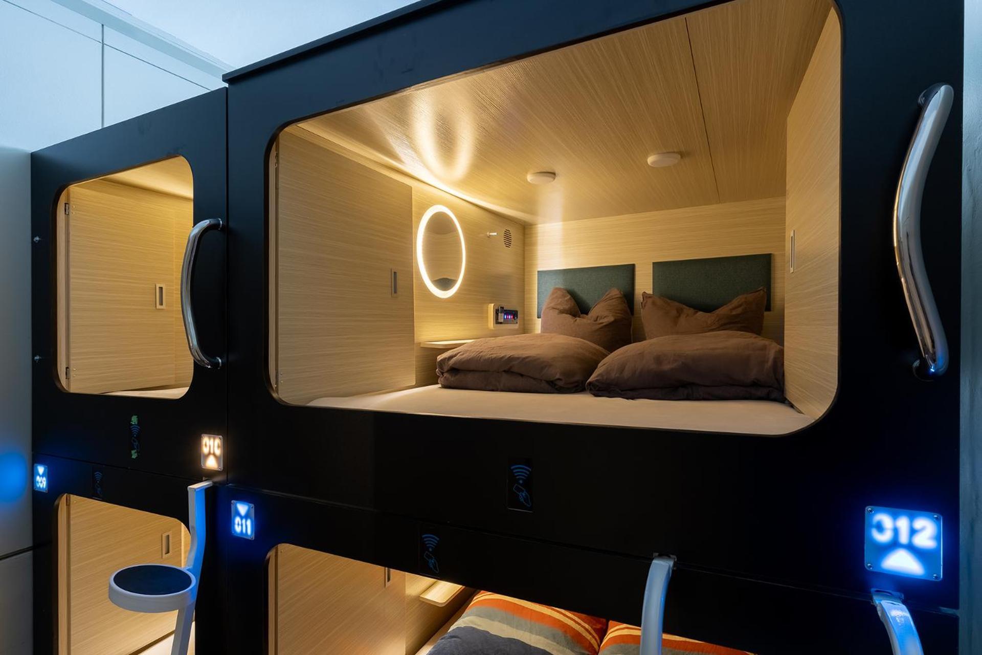 Mue Cubes - Capsule Hotel Basel Bagian luar foto