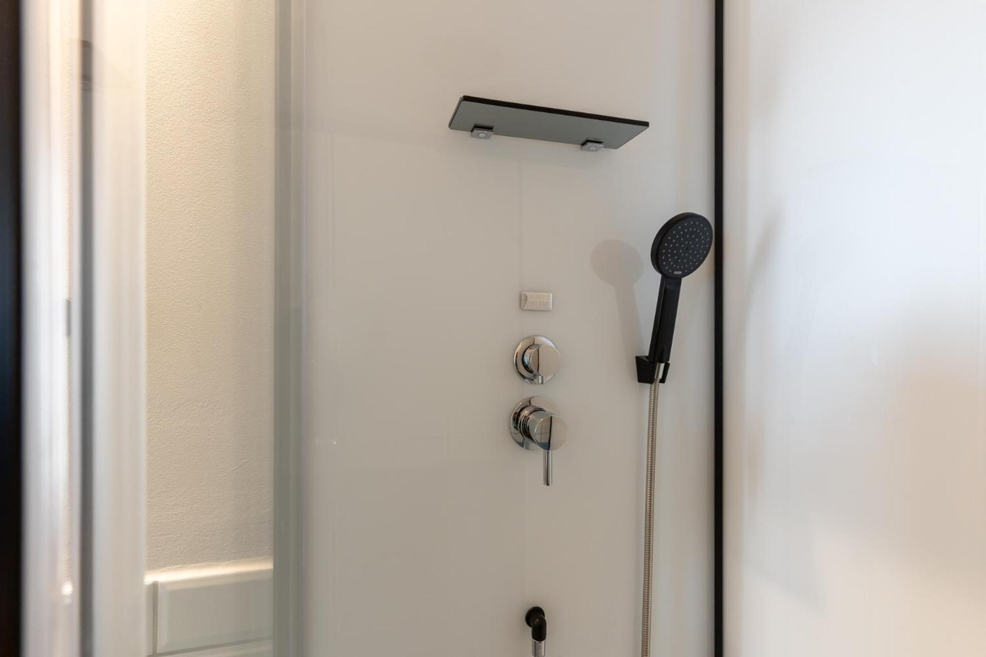 Mue Cubes - Capsule Hotel Basel Bagian luar foto
