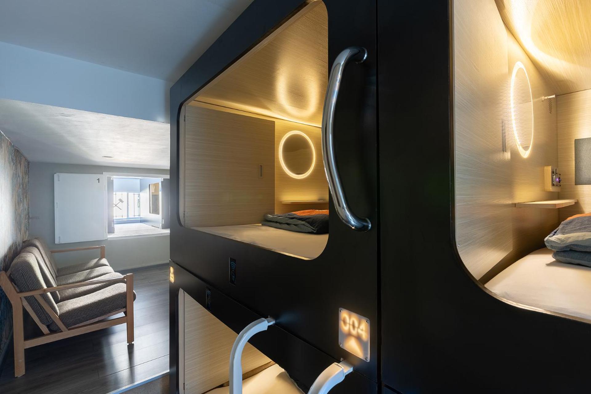 Mue Cubes - Capsule Hotel Basel Bagian luar foto
